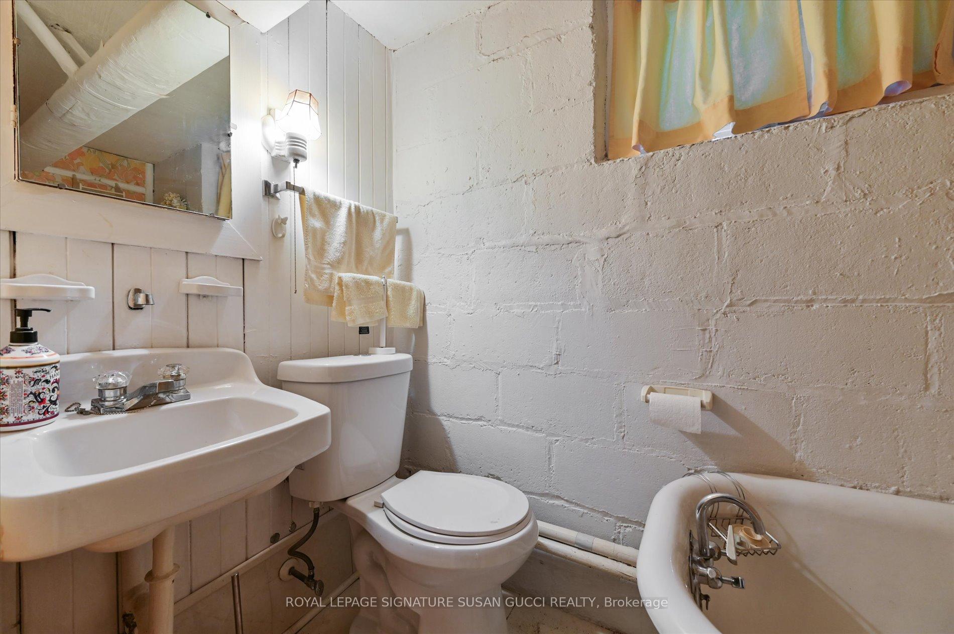 Photo 18 of 14 Dustan Crescent, Toronto, East York — HOMEH