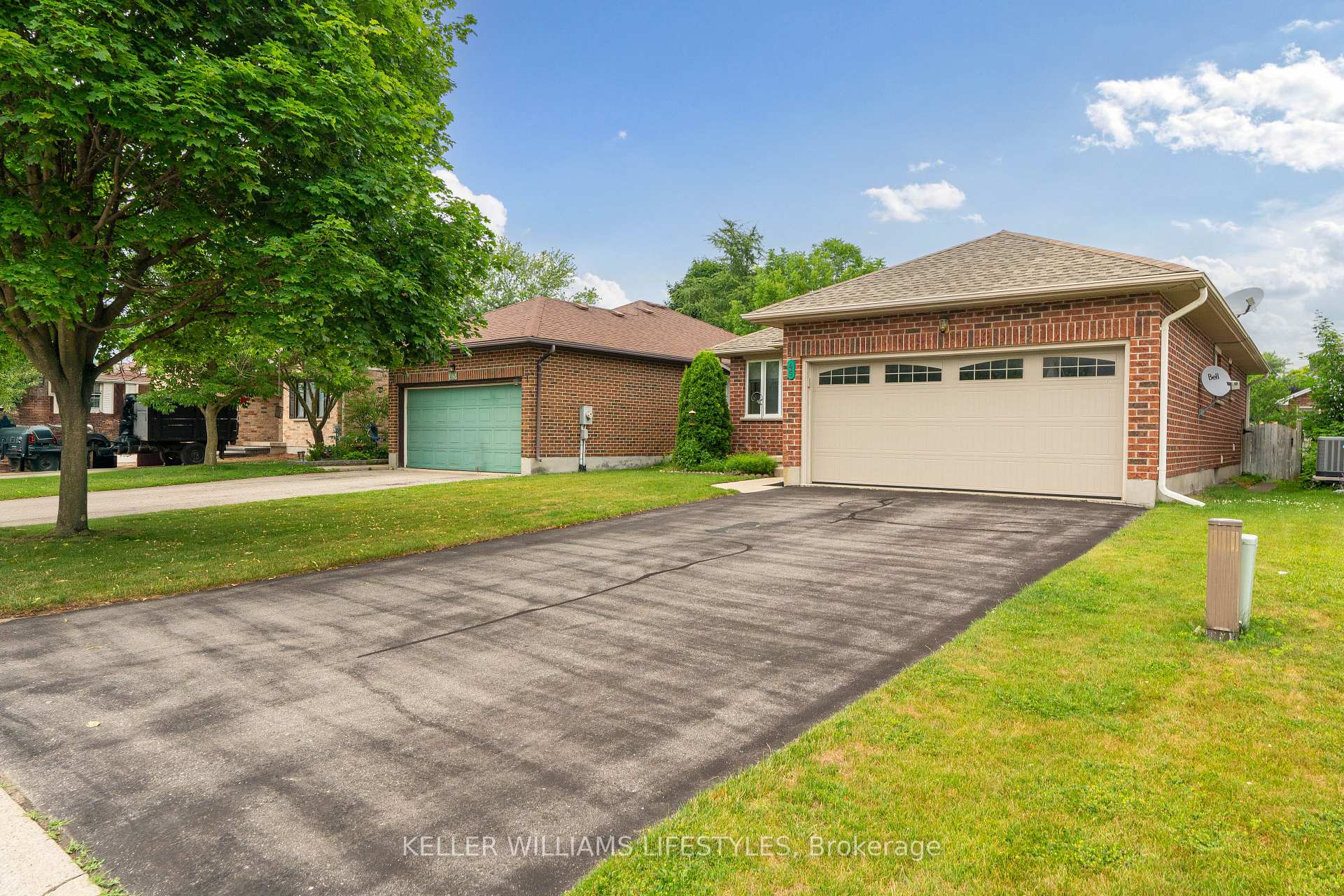 Photo 2 of 45 Hickory Boulevard W, Strathroy-Caradoc, SE — HOMEH