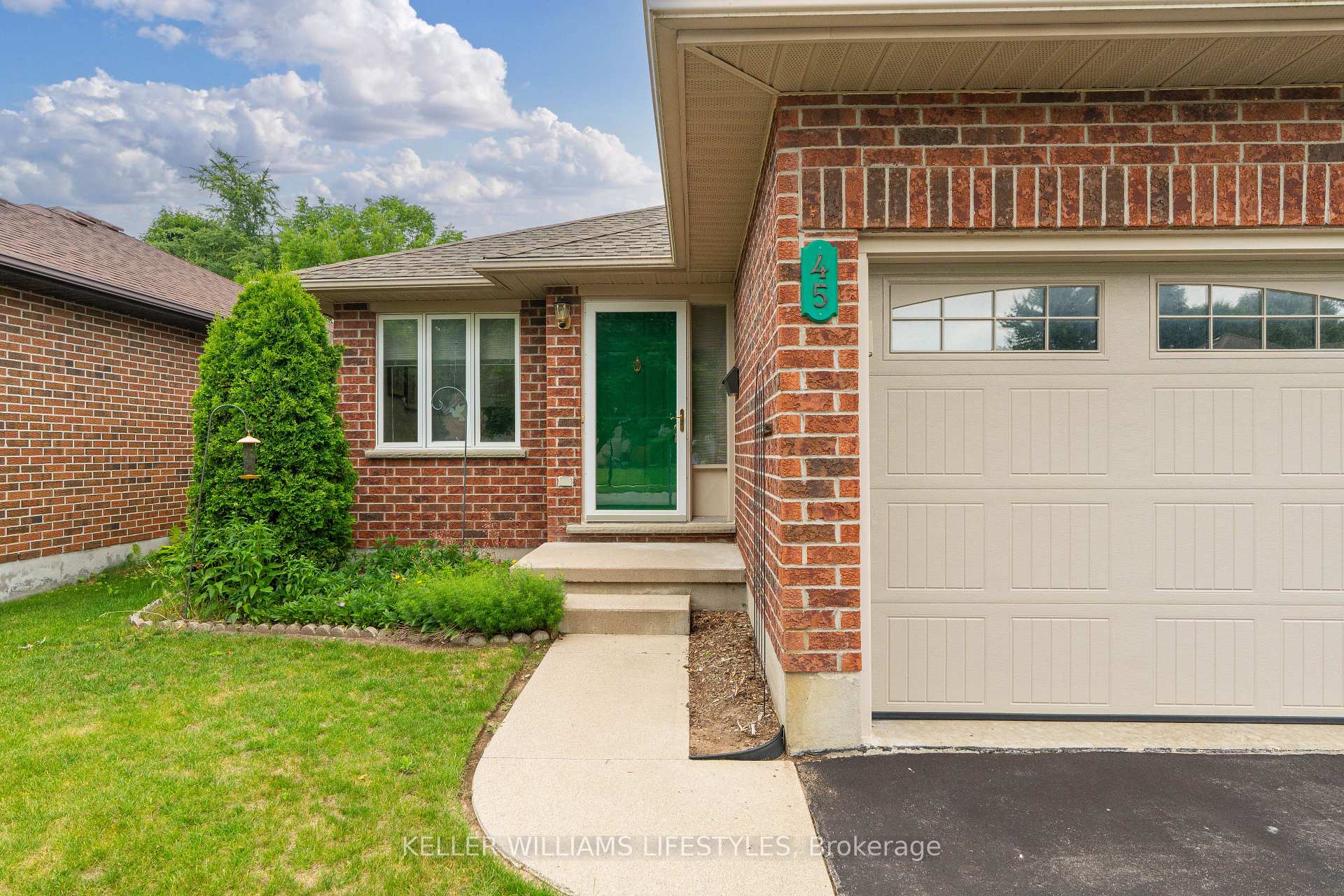 Photo 4 of 45 Hickory Boulevard W, Strathroy-Caradoc, SE — HOMEH