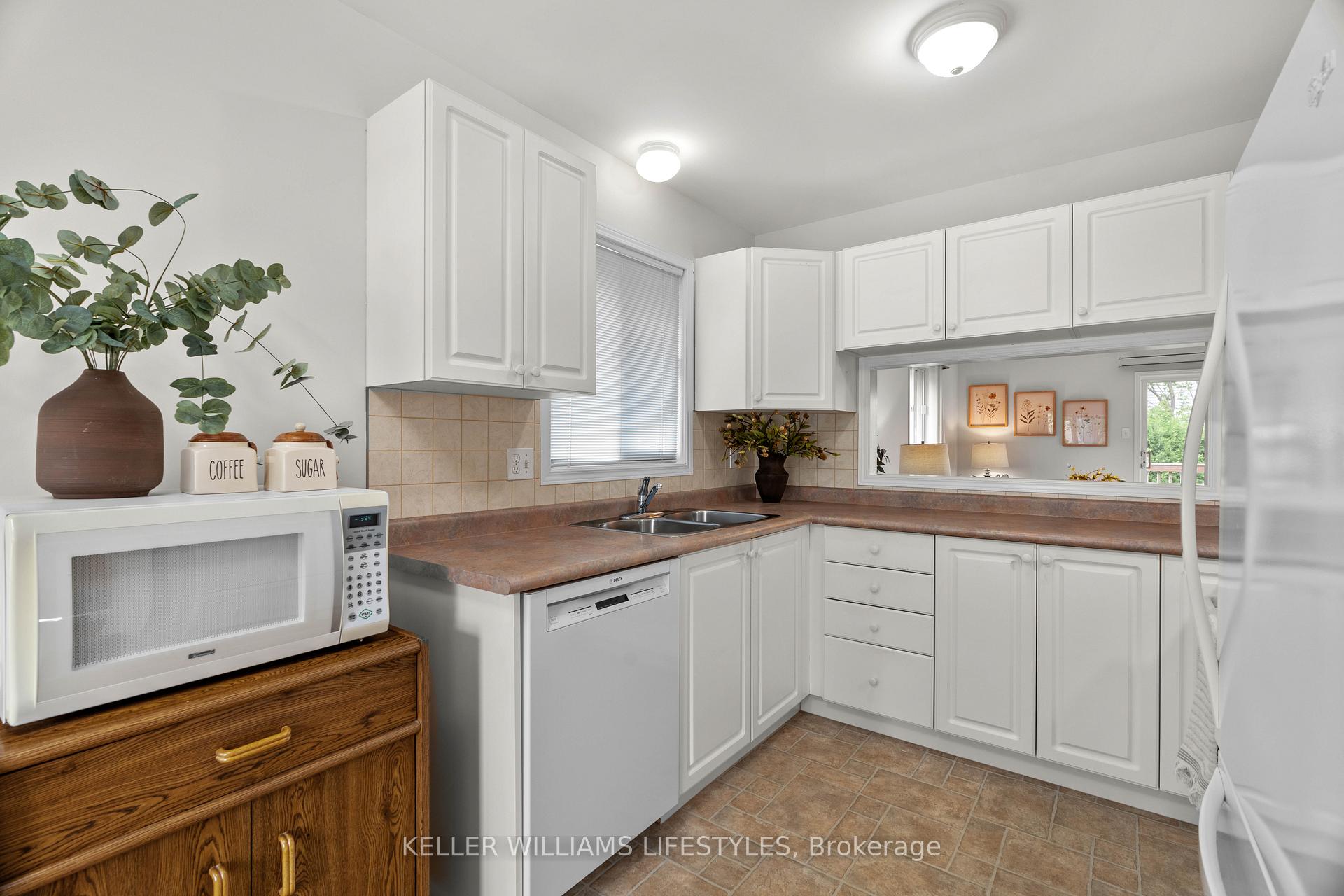 Photo 12 of 45 Hickory Boulevard W, Strathroy-Caradoc, SE — HOMEH