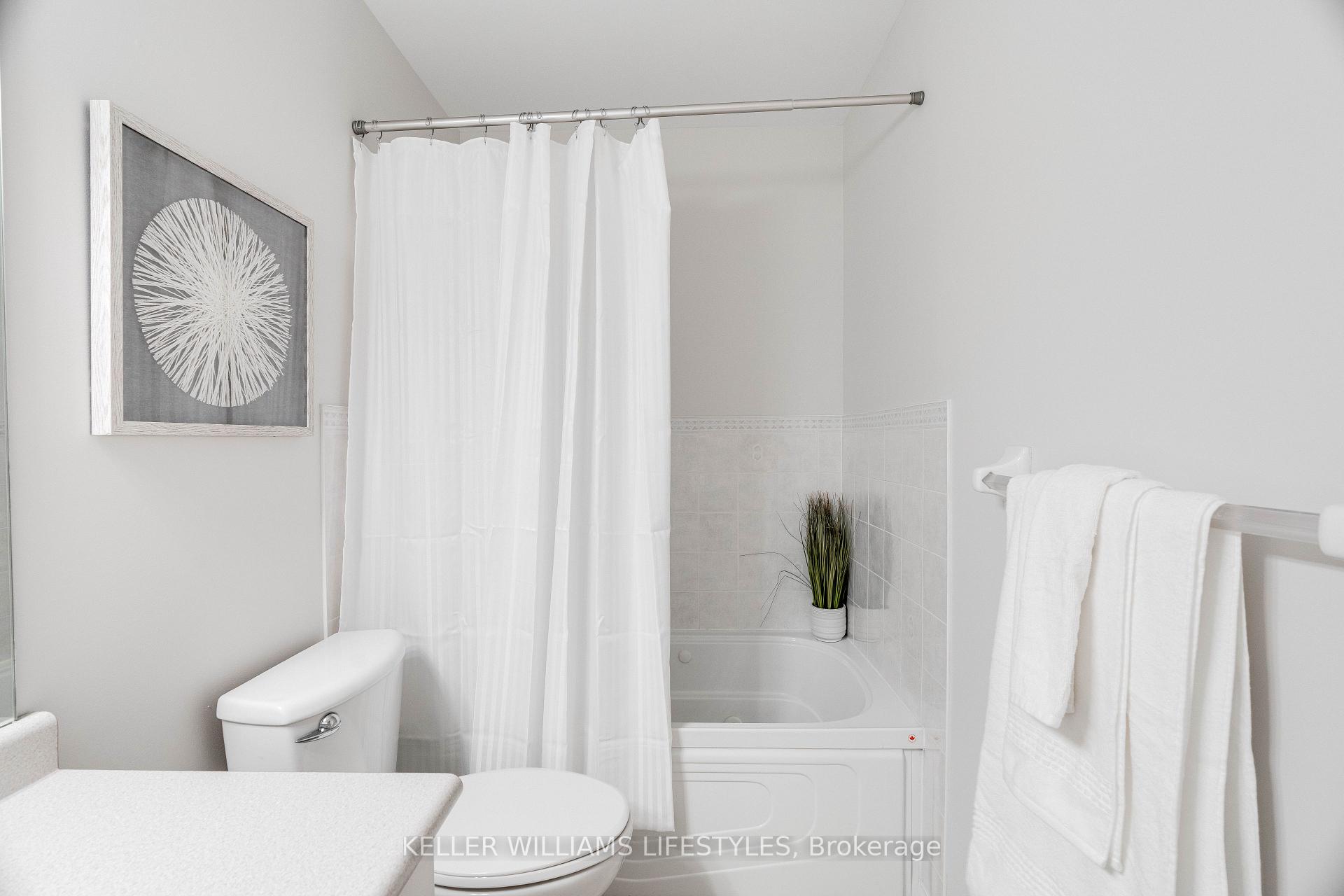 Photo 24 of 45 Hickory Boulevard W, Strathroy-Caradoc, SE — HOMEH