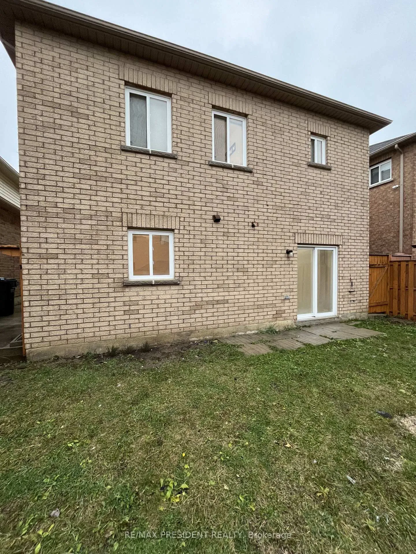 Photo 10 of 9 Denim Drive, Brampton, Bram East — HOMEH