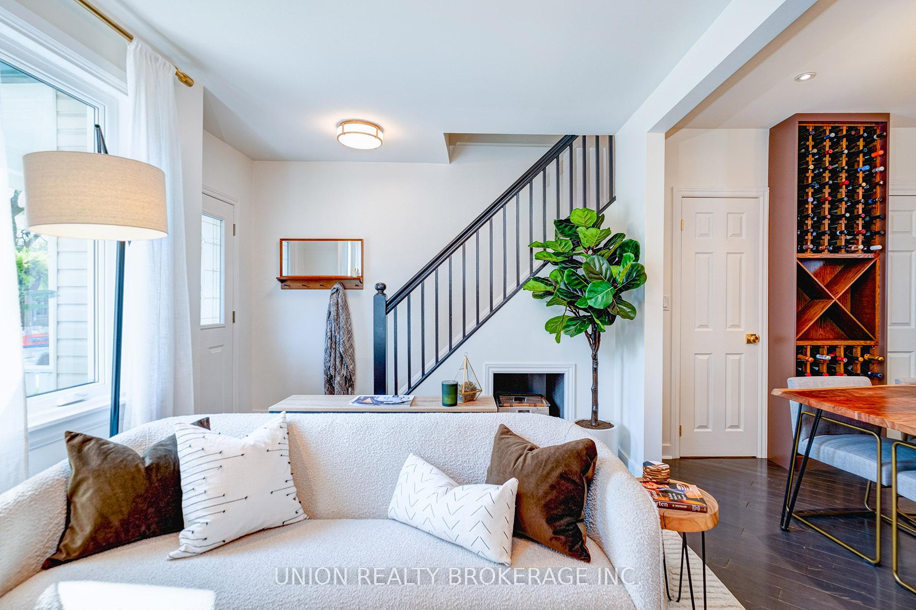Photo 3 of 412 Coxwell Avenue, Toronto, Greenwood-Coxwell — HOMEH