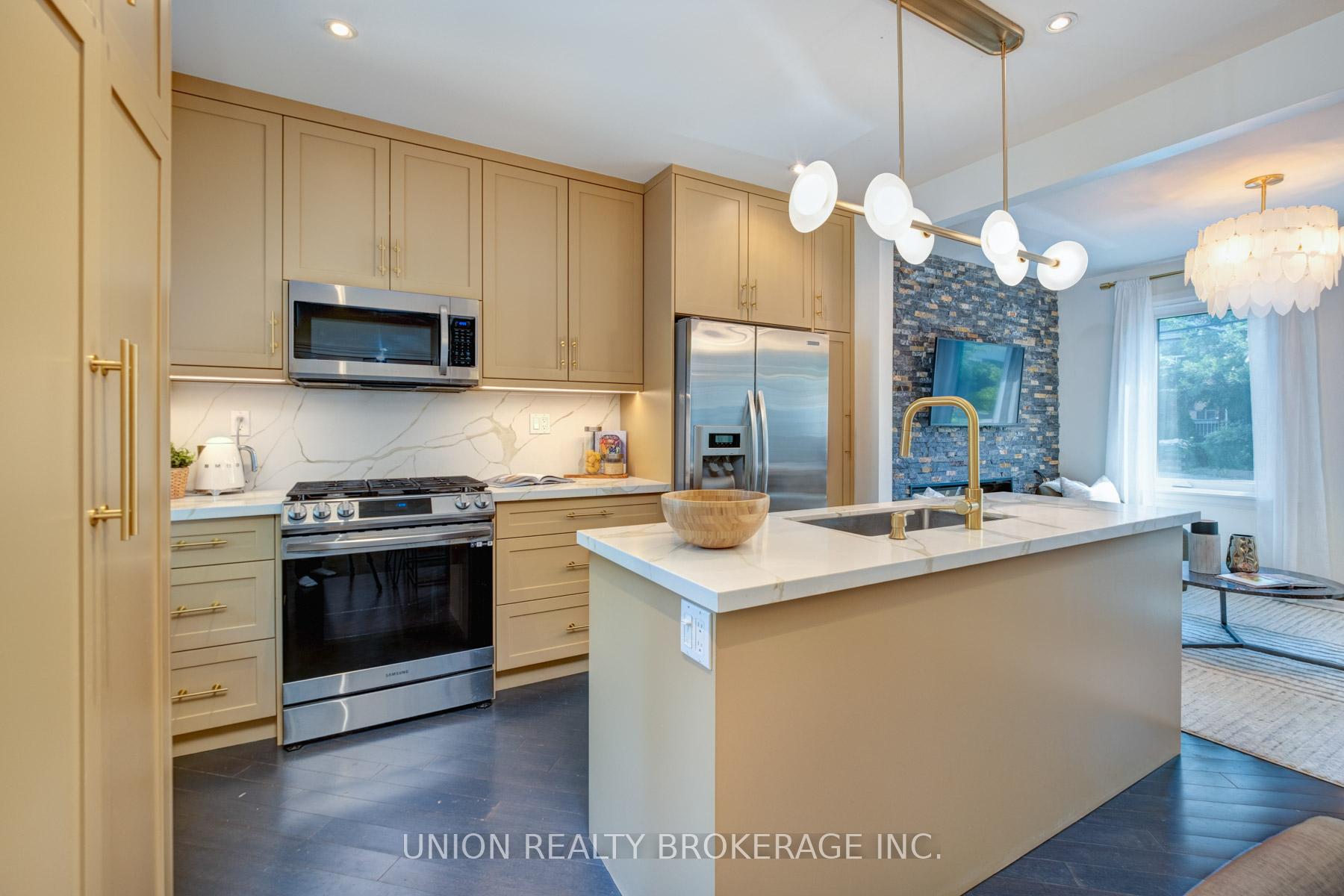 Photo 10 of 412 Coxwell Avenue, Toronto, Greenwood-Coxwell — HOMEH