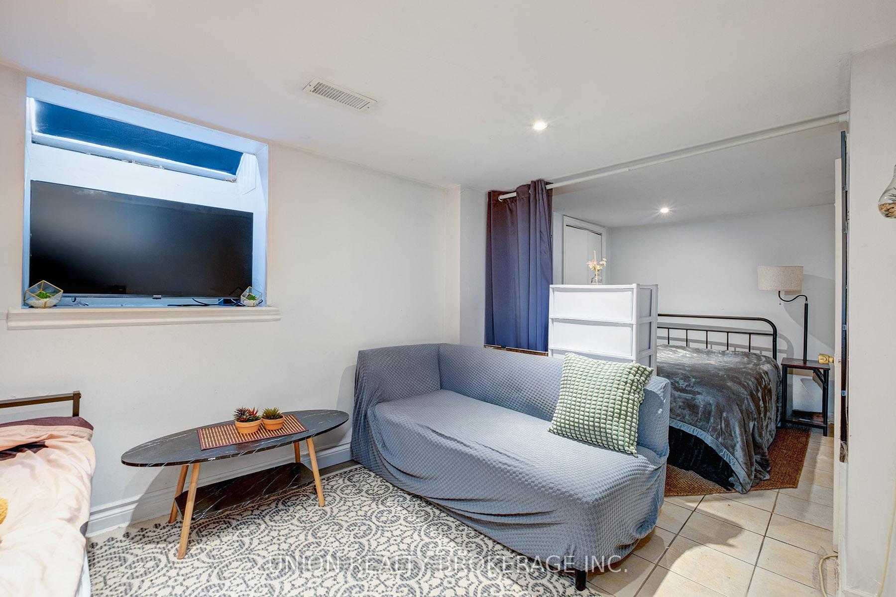Photo 20 of 412 Coxwell Avenue, Toronto, Greenwood-Coxwell — HOMEH