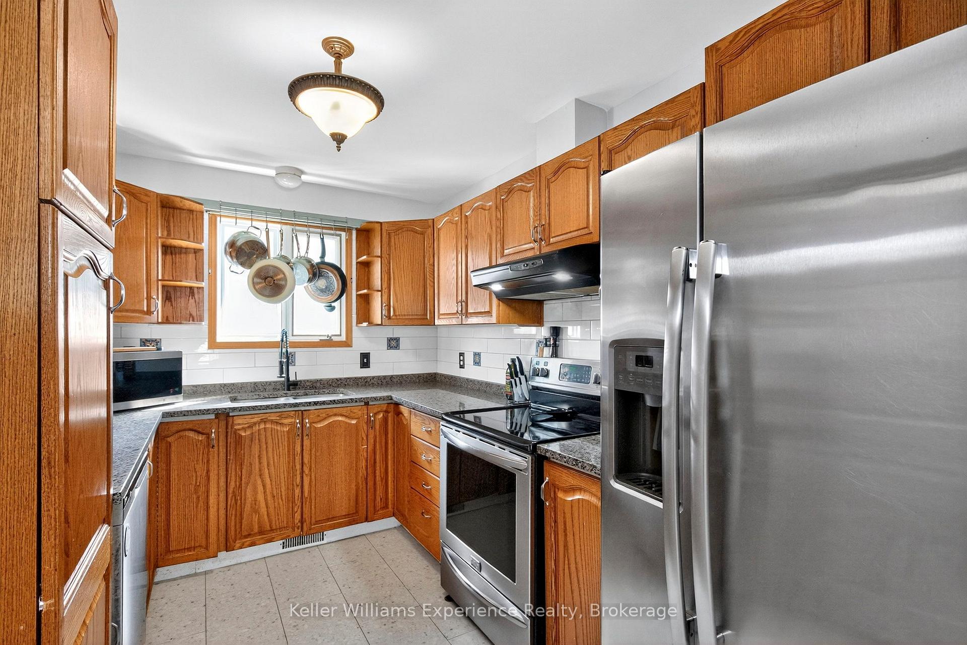 Photo 12 of 308 Assiniboia Street, Tay, Port McNicoll — HOMEH
