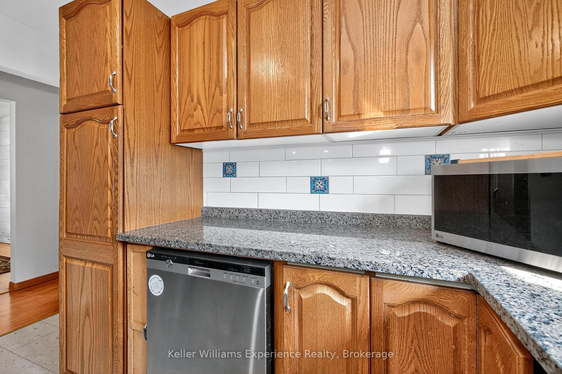 Photo 15 of 308 Assiniboia Street, Tay, Port McNicoll — HOMEH