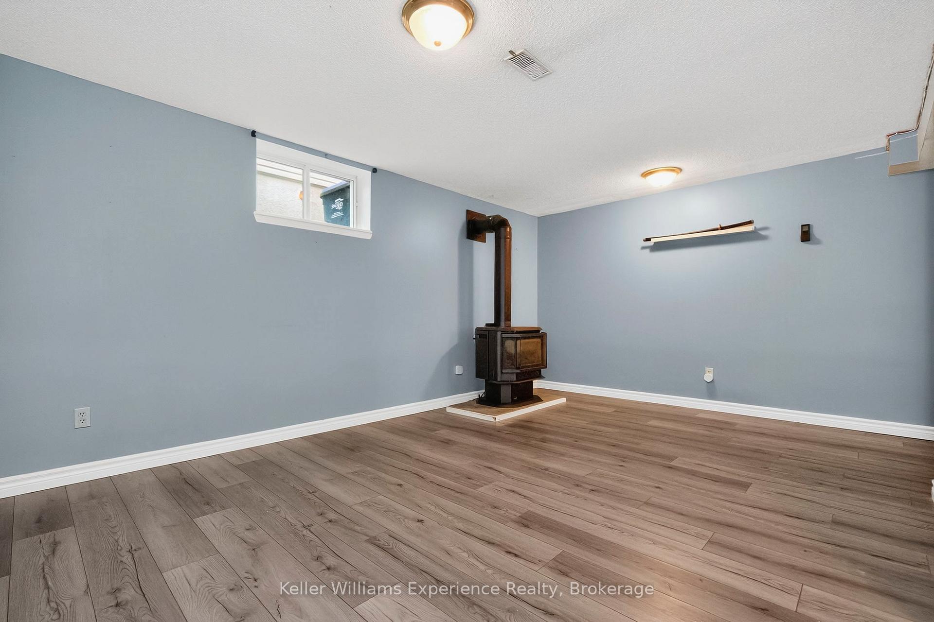 Photo 24 of 308 Assiniboia Street, Tay, Port McNicoll — HOMEH