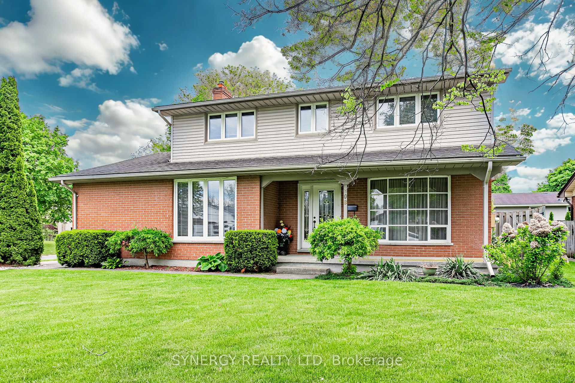 Photo 1 of 208 Lamore Crescent, Strathroy-Caradoc, NE — HOMEH