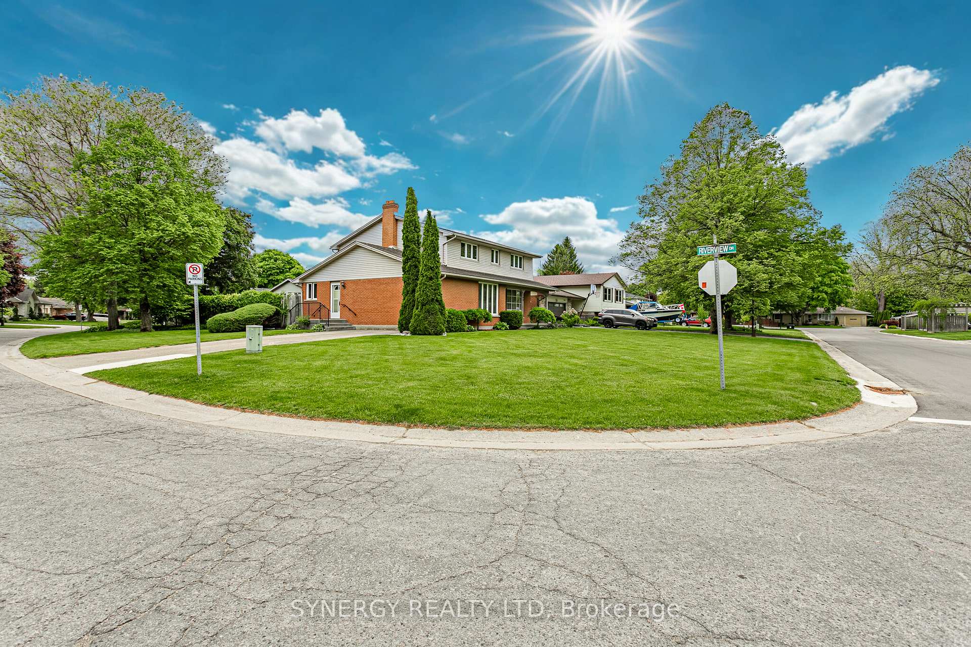 Photo 3 of 208 Lamore Crescent, Strathroy-Caradoc, NE — HOMEH