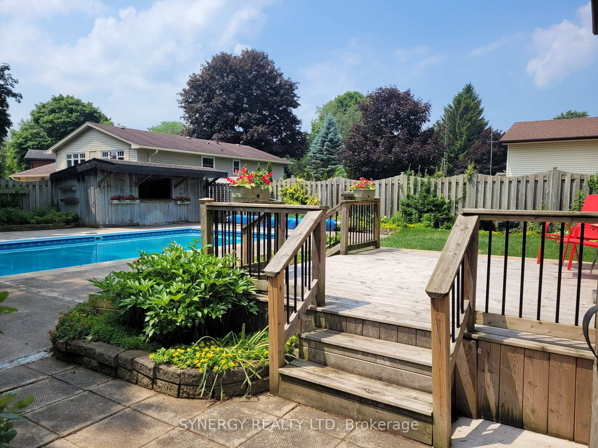 Photo 4 of 208 Lamore Crescent, Strathroy-Caradoc, NE — HOMEH