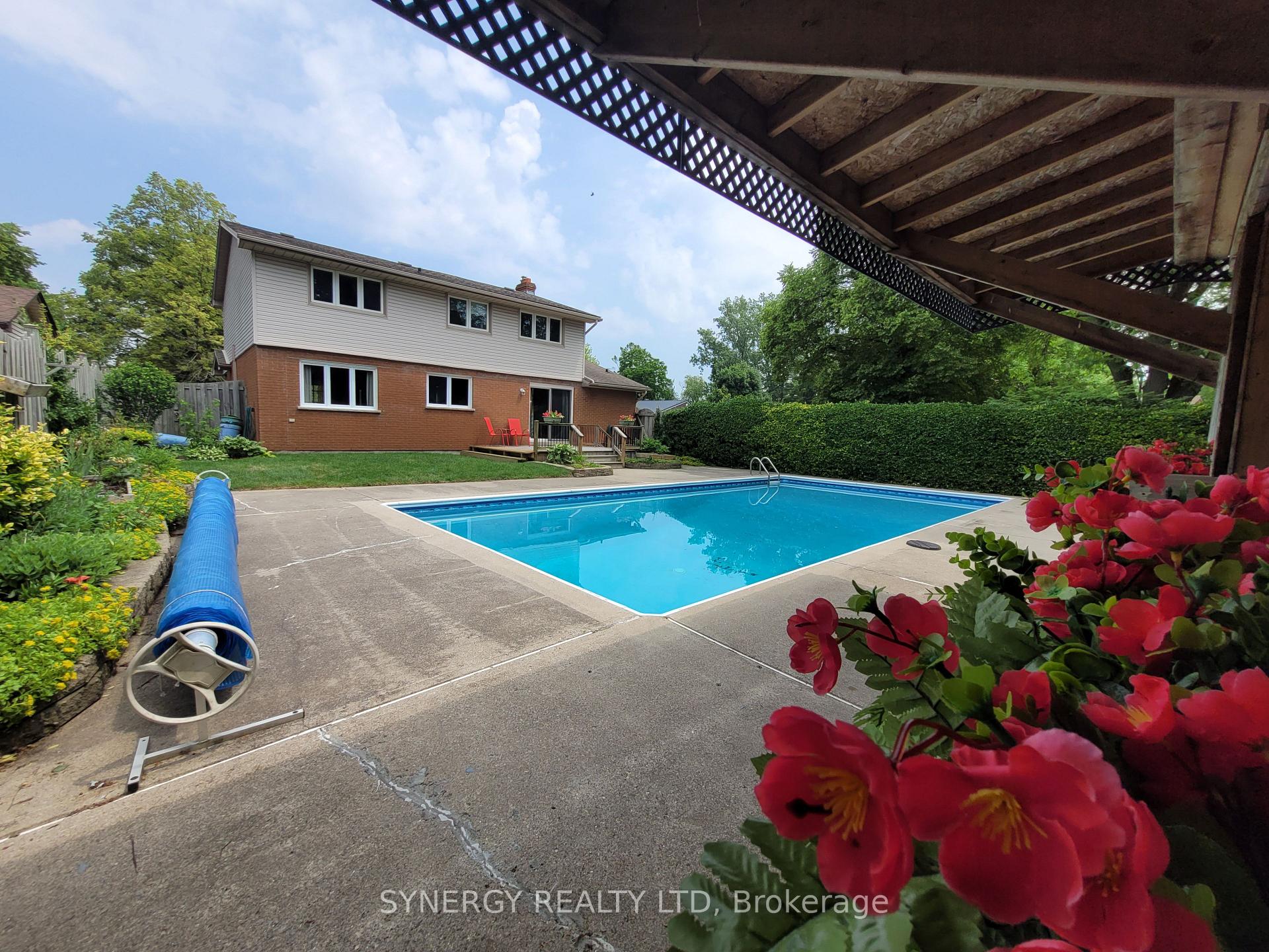 Photo 5 of 208 Lamore Crescent, Strathroy-Caradoc, NE — HOMEH