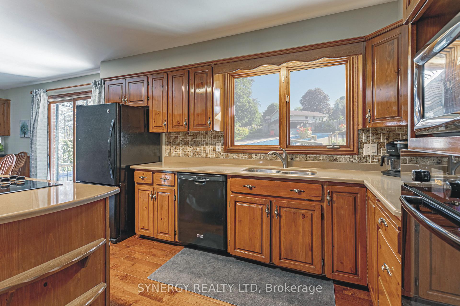 Photo 12 of 208 Lamore Crescent, Strathroy-Caradoc, NE — HOMEH