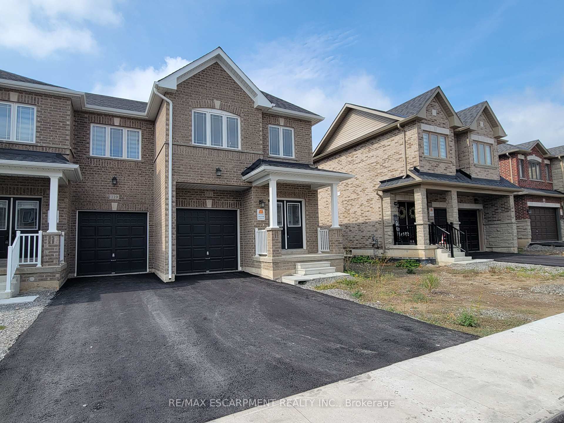 Photo 1 of 121 Baker Street N, Thorold, Thorold Downtown — HOMEH