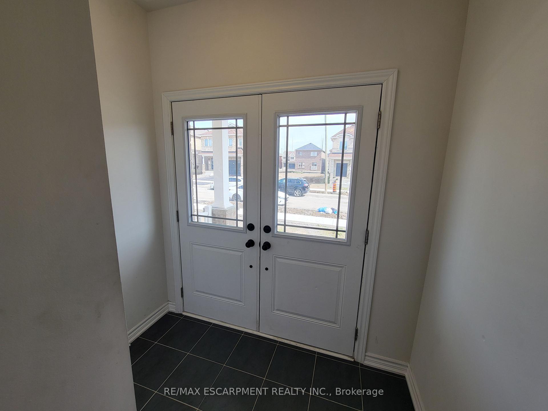 Photo 4 of 121 Baker Street N, Thorold, Thorold Downtown — HOMEH