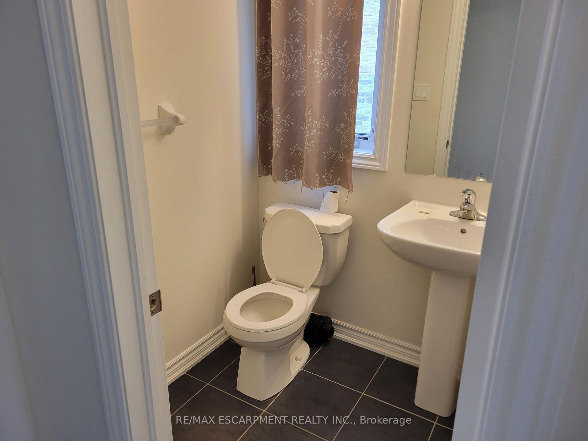 Photo 7 of 121 Baker Street N, Thorold, Thorold Downtown — HOMEH