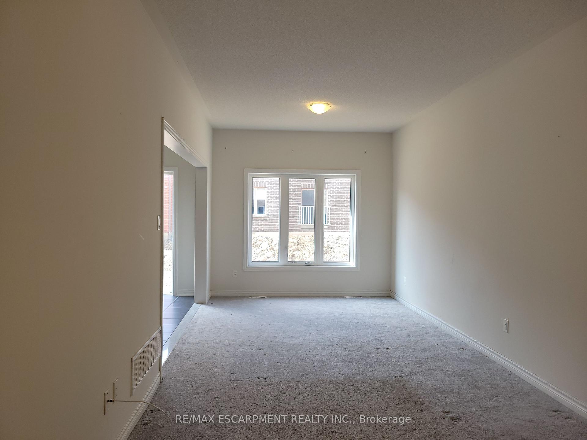 Photo 8 of 121 Baker Street N, Thorold, Thorold Downtown — HOMEH