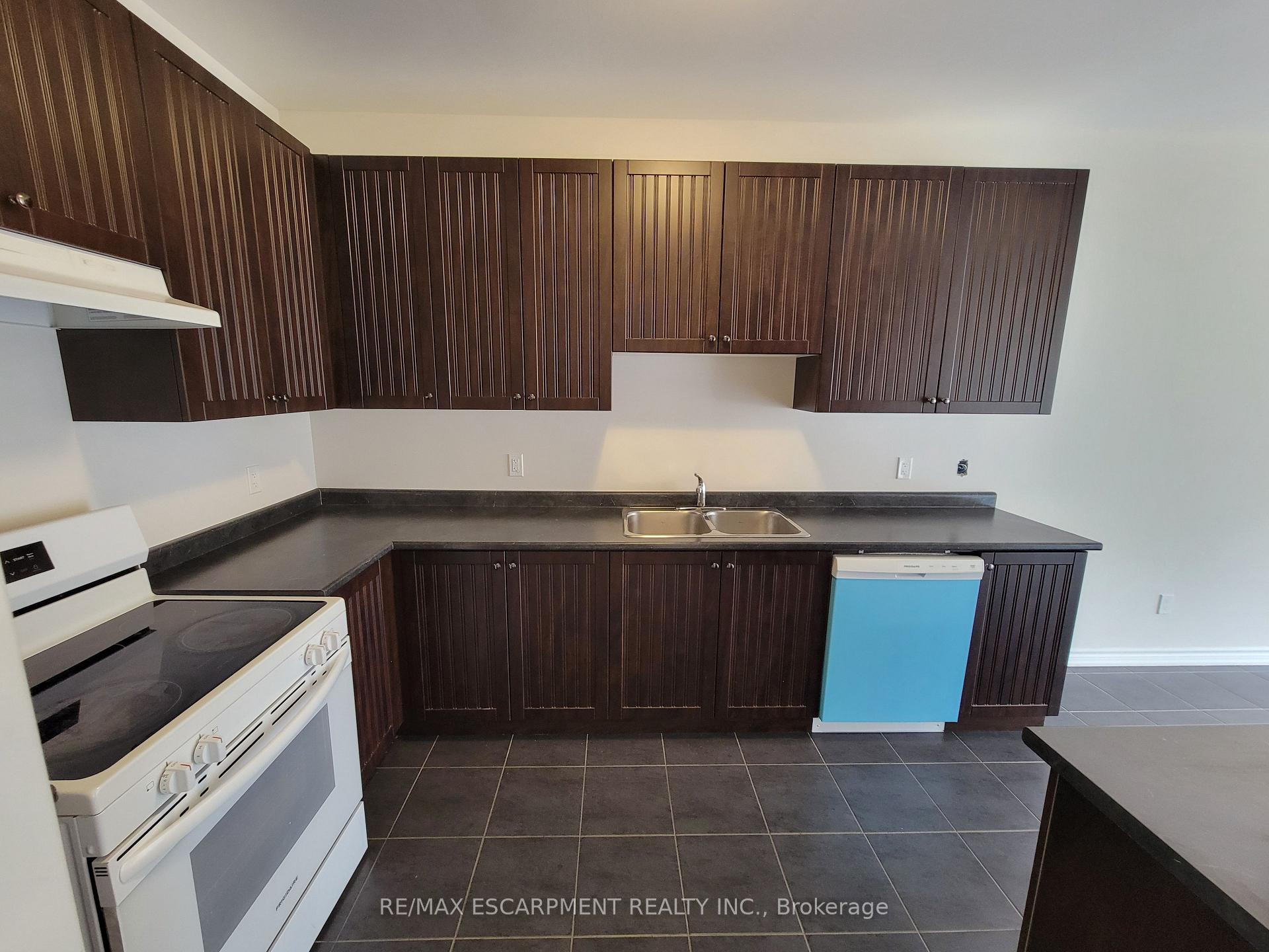 Photo 10 of 121 Baker Street N, Thorold, Thorold Downtown — HOMEH