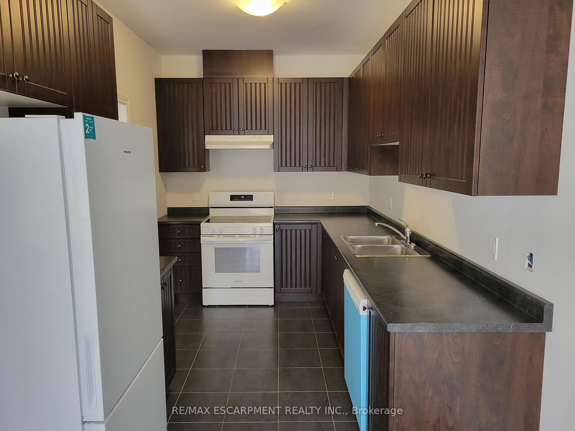 Photo 11 of 121 Baker Street N, Thorold, Thorold Downtown — HOMEH