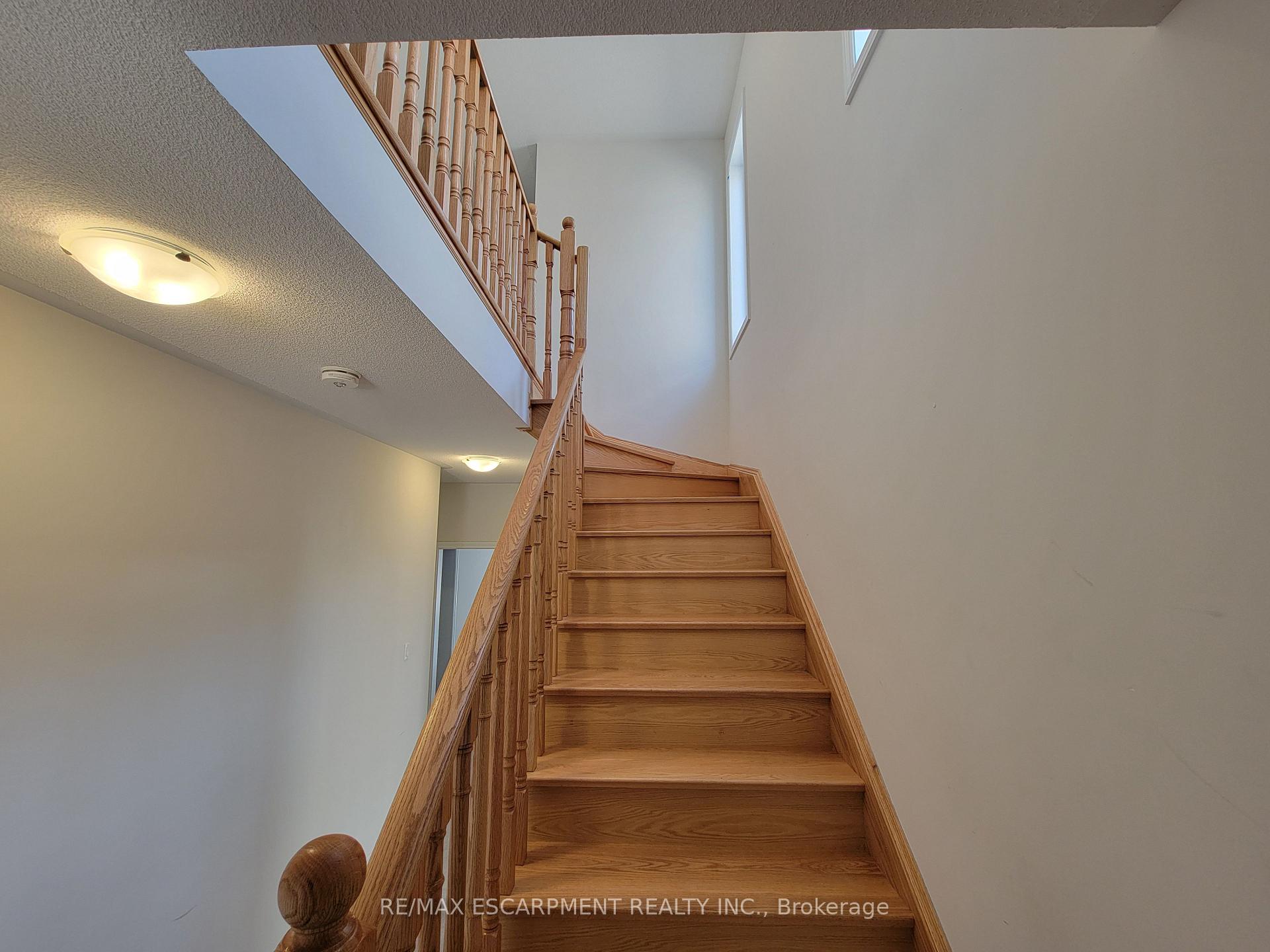 Photo 15 of 121 Baker Street N, Thorold, Thorold Downtown — HOMEH