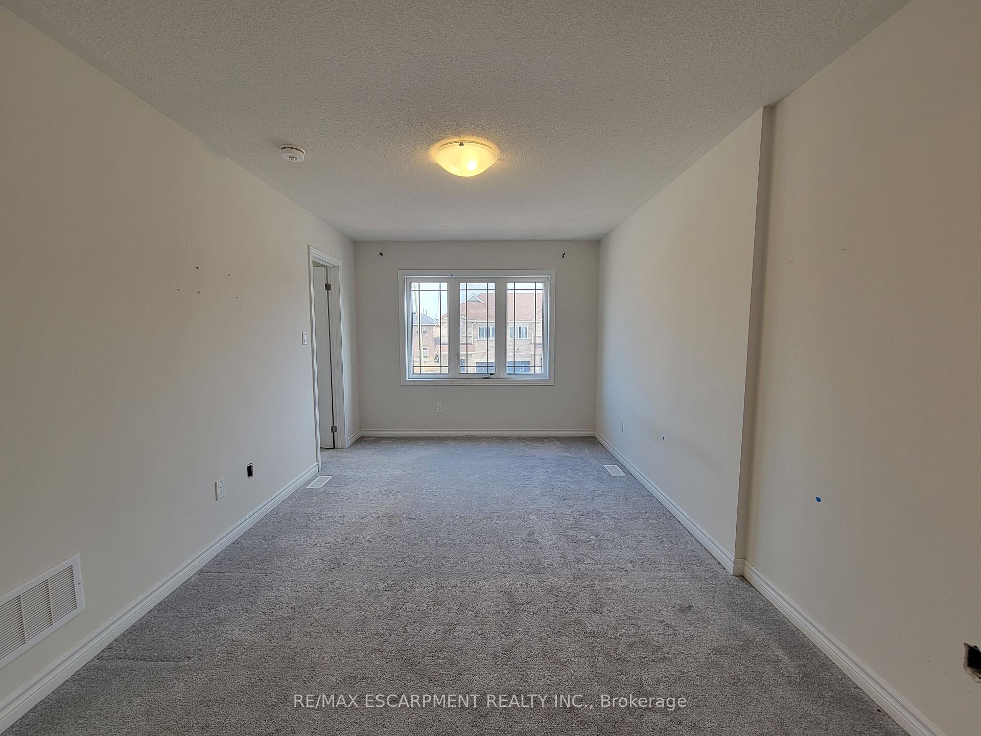 Photo 16 of 121 Baker Street N, Thorold, Thorold Downtown — HOMEH
