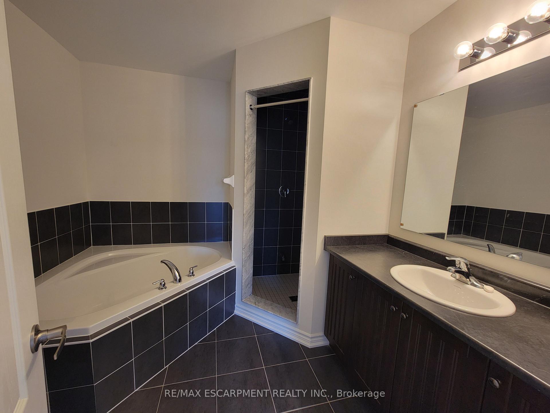 Photo 17 of 121 Baker Street N, Thorold, Thorold Downtown — HOMEH