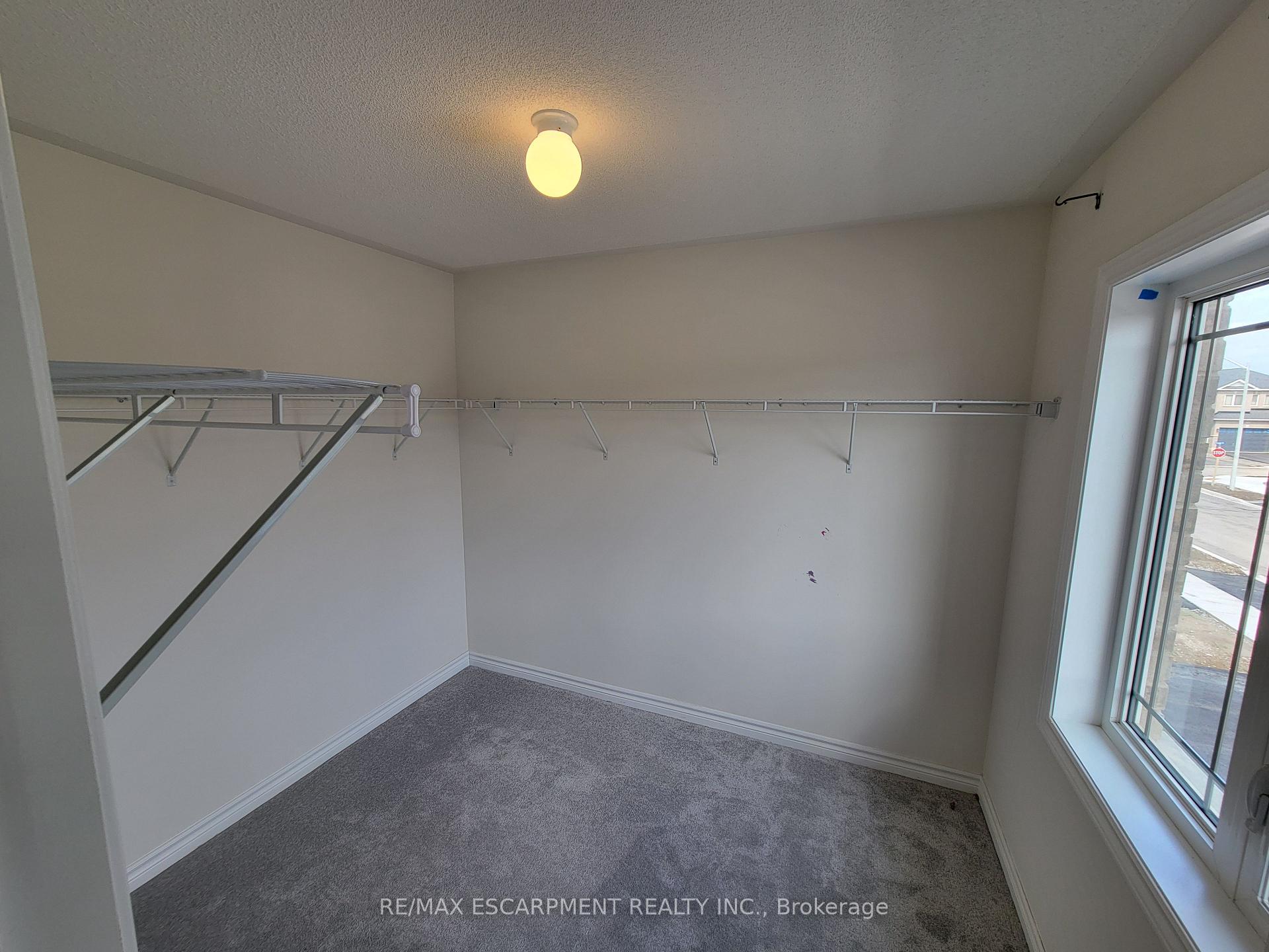 Photo 18 of 121 Baker Street N, Thorold, Thorold Downtown — HOMEH