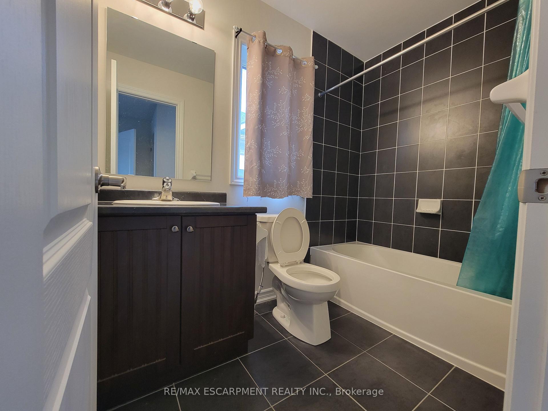 Photo 21 of 121 Baker Street N, Thorold, Thorold Downtown — HOMEH