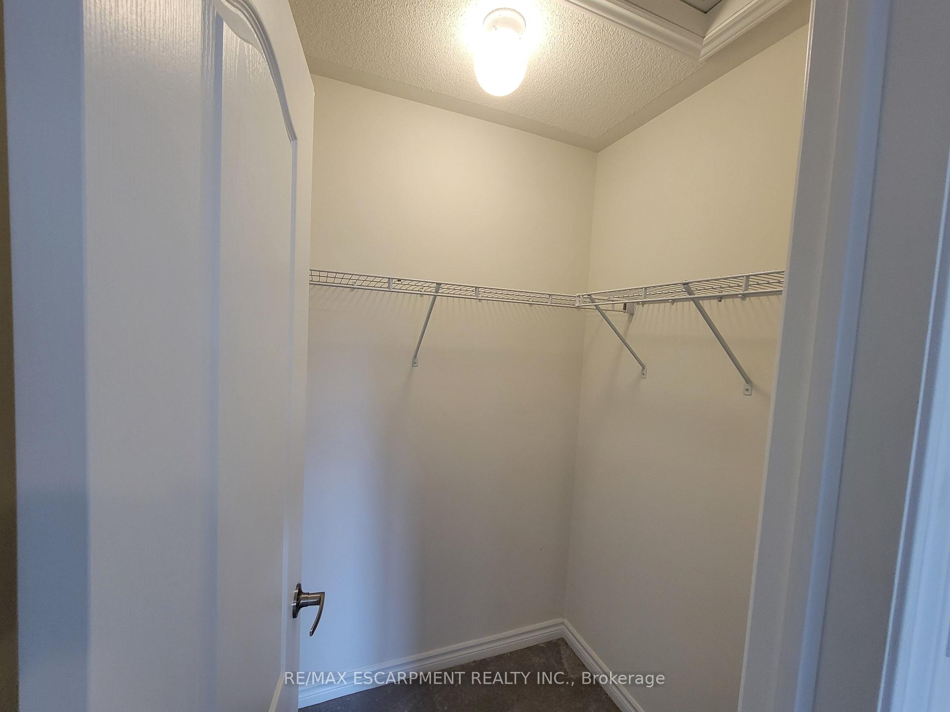 Photo 23 of 121 Baker Street N, Thorold, Thorold Downtown — HOMEH