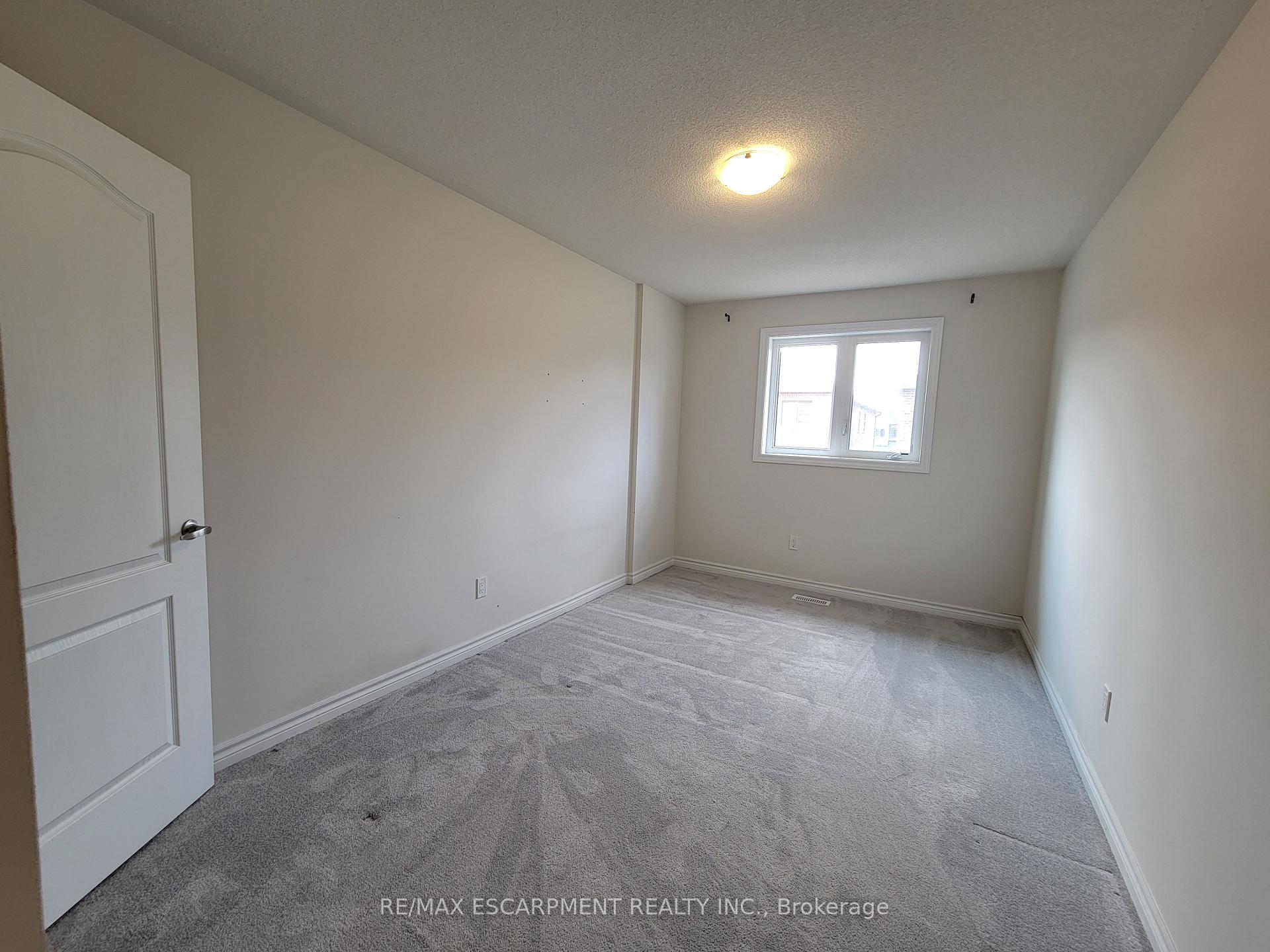 Photo 24 of 121 Baker Street N, Thorold, Thorold Downtown — HOMEH