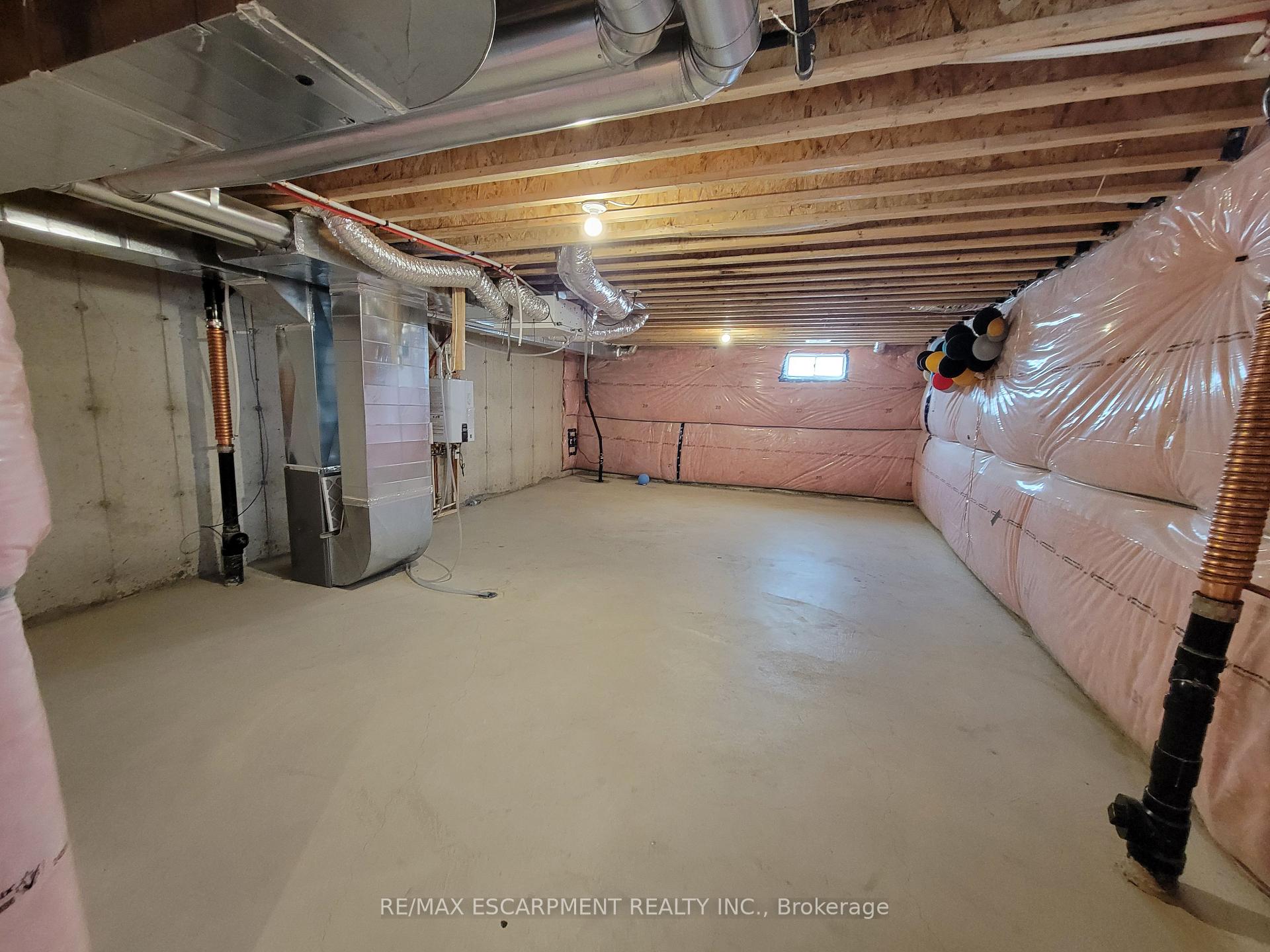 Photo 26 of 121 Baker Street N, Thorold, Thorold Downtown — HOMEH