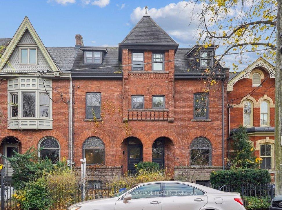 Front of 401 Carlton Street