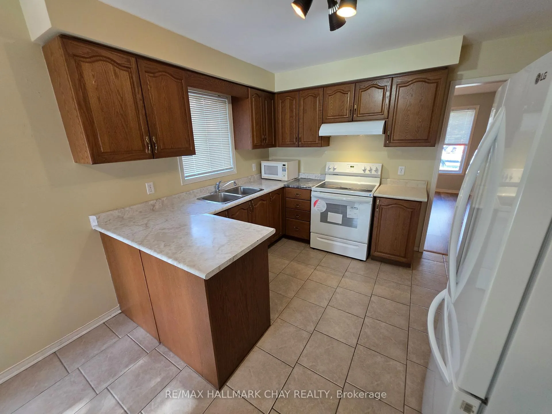 Photo 9 of 199 Livingstone Street W, Barrie, Sunnidale — HOMEH