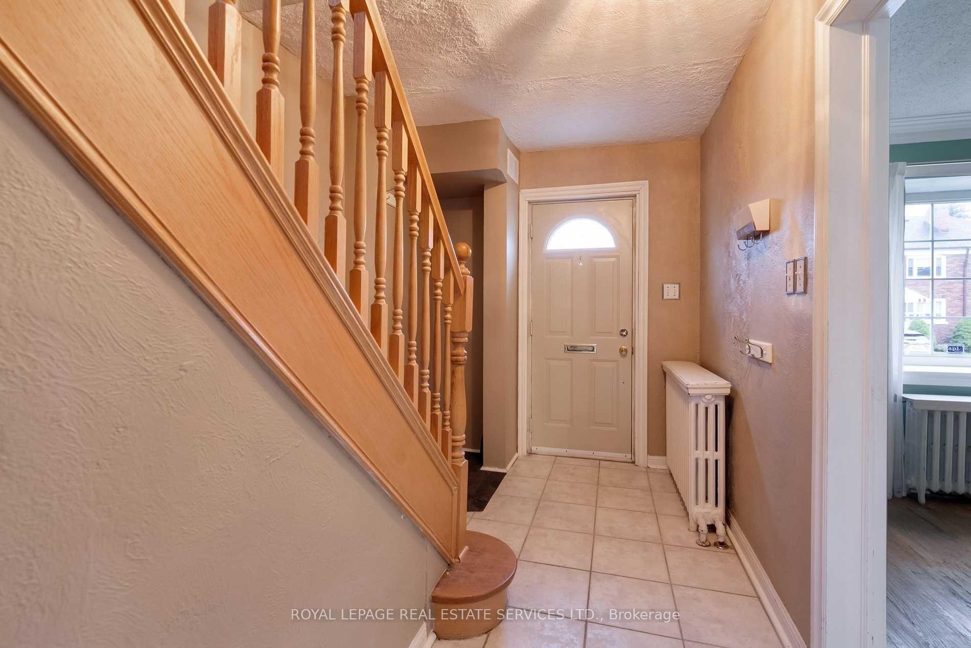 Photo 2 of 291 Sammon Avenue, Toronto, Danforth Village-East York — HOMEH