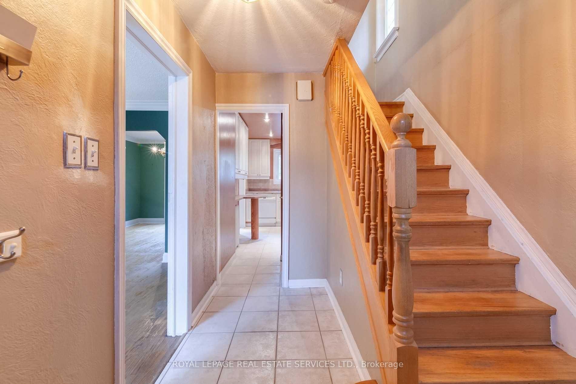 Photo 3 of 291 Sammon Avenue, Toronto, Danforth Village-East York — HOMEH