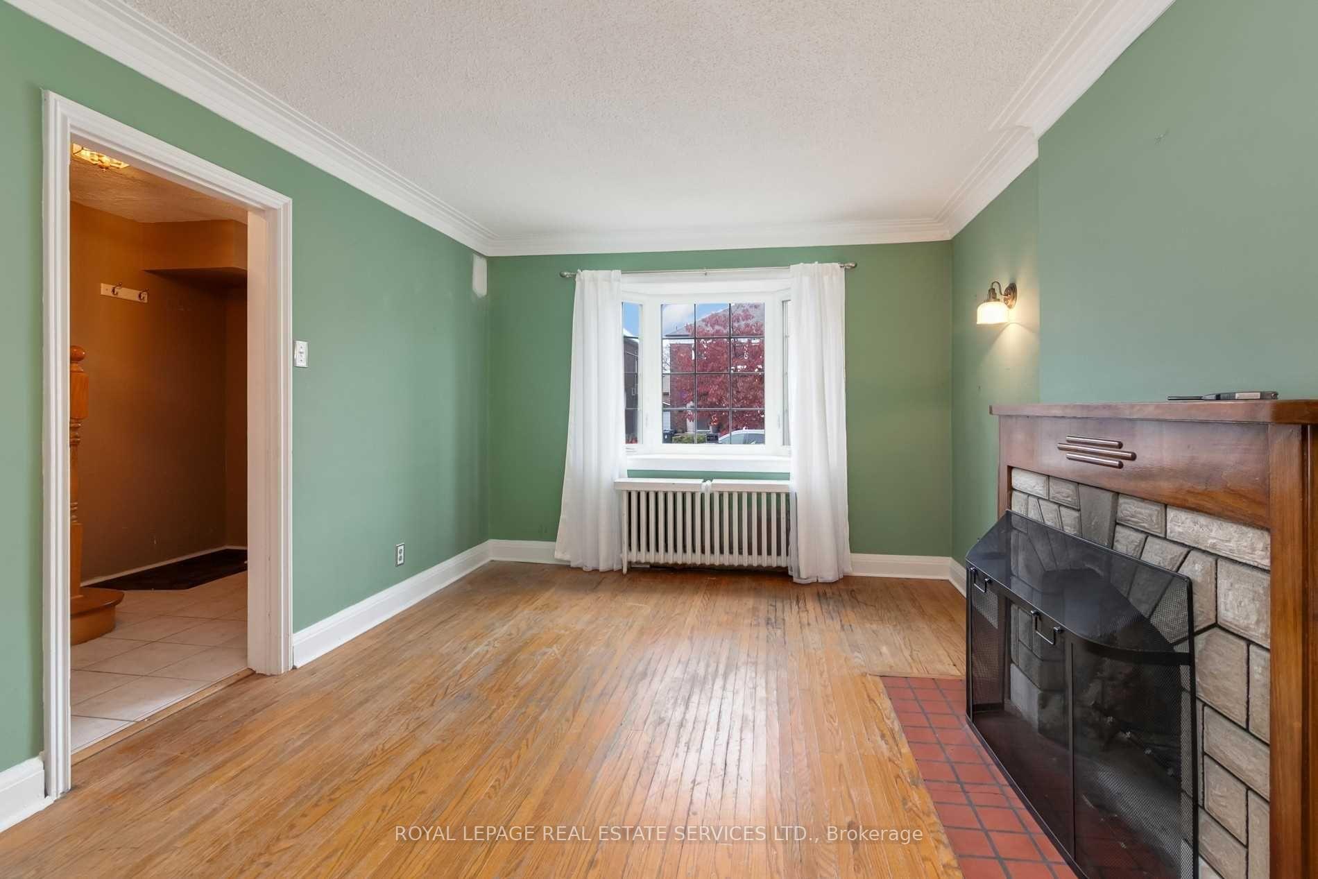 Photo 4 of 291 Sammon Avenue, Toronto, Danforth Village-East York — HOMEH