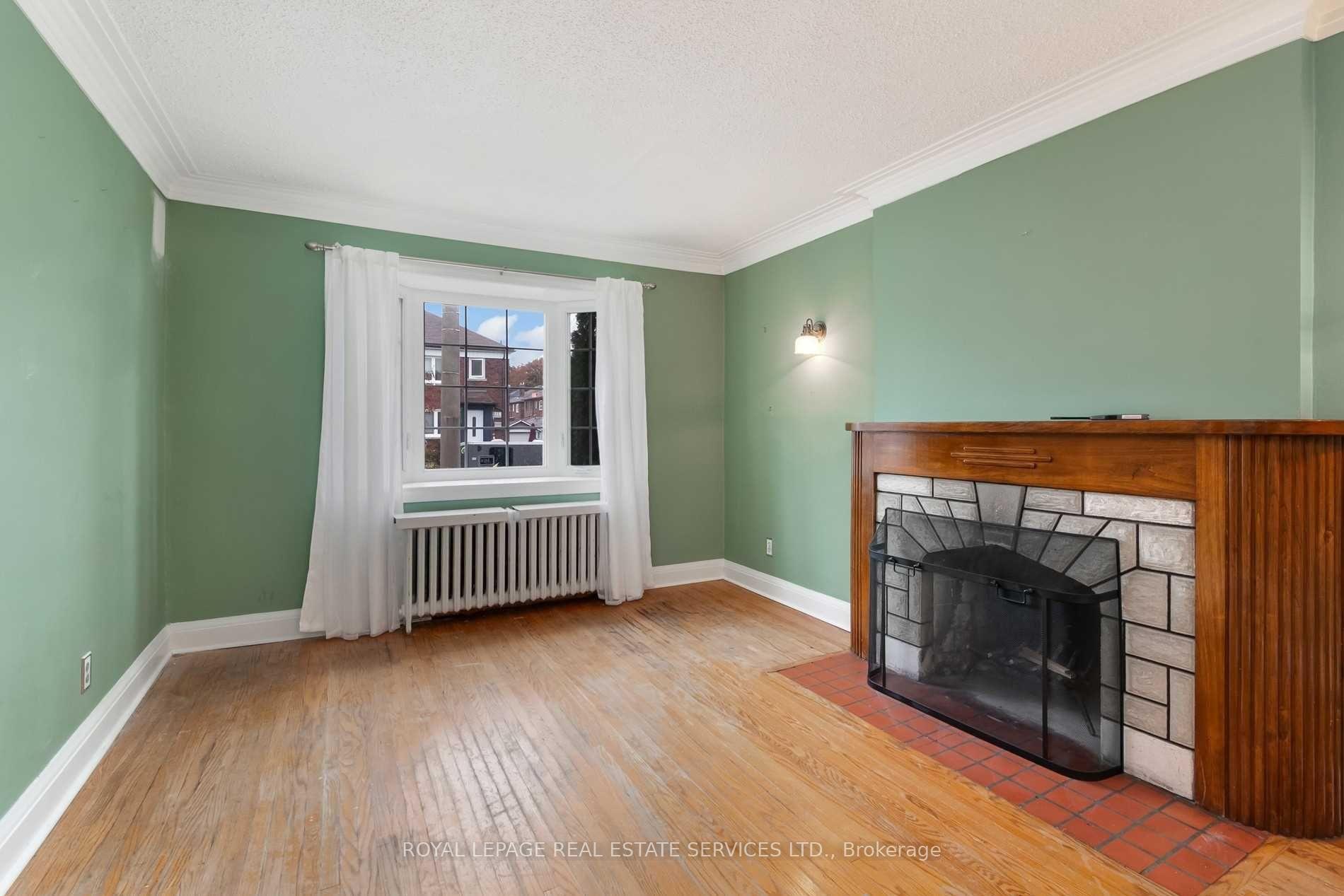 Photo 5 of 291 Sammon Avenue, Toronto, Danforth Village-East York — HOMEH