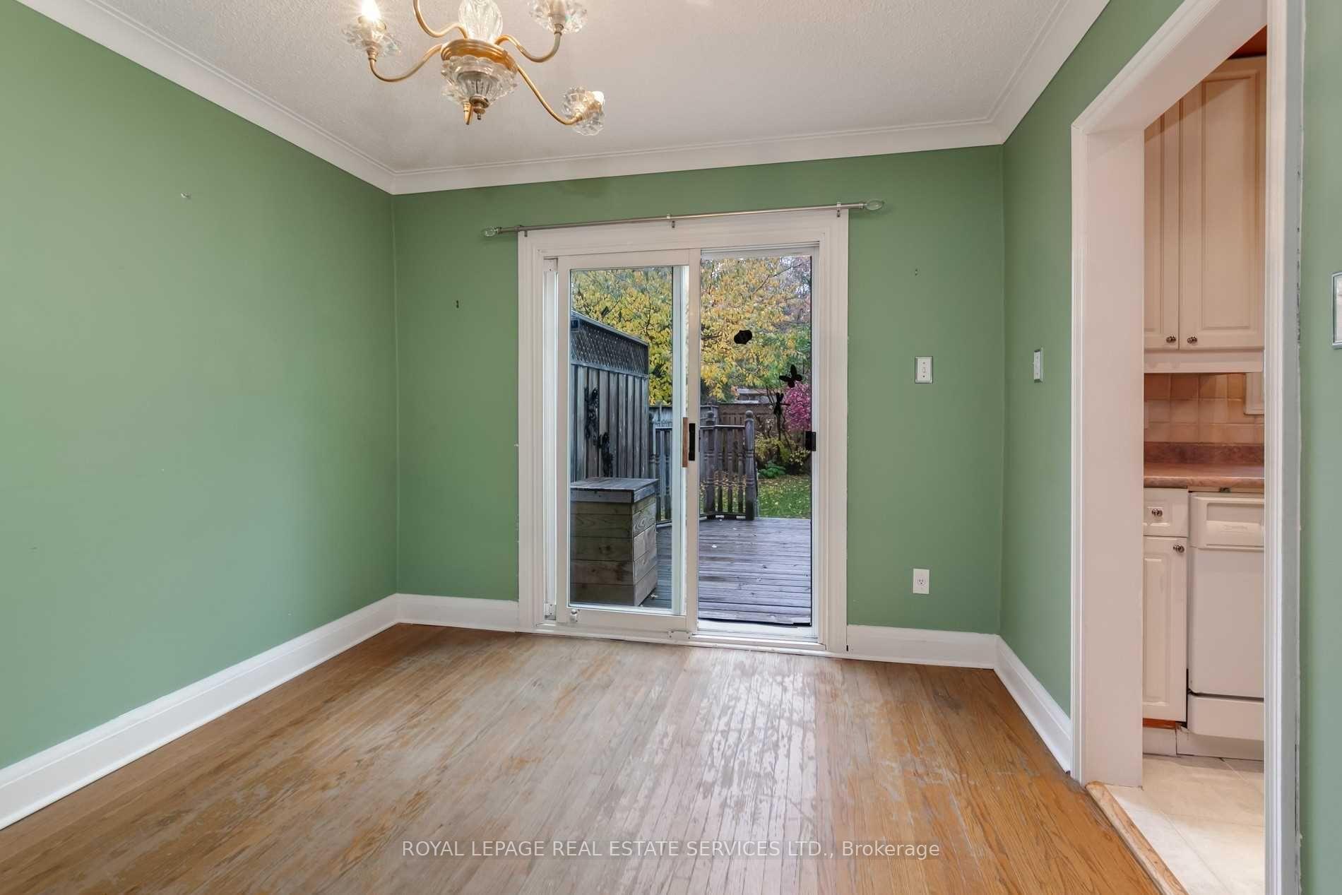 Photo 11 of 291 Sammon Avenue, Toronto, Danforth Village-East York — HOMEH
