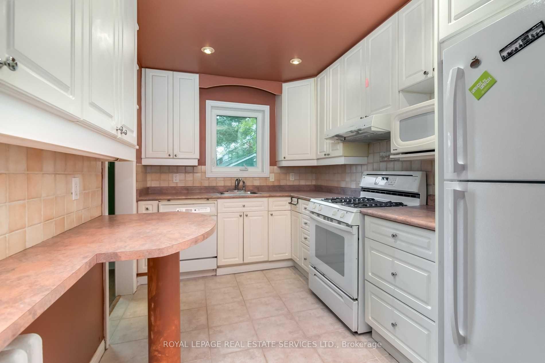 Photo 13 of 291 Sammon Avenue, Toronto, Danforth Village-East York — HOMEH