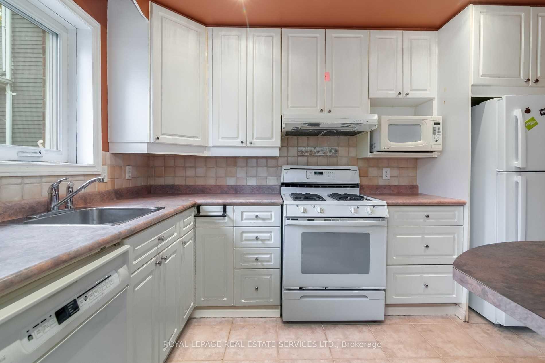 Photo 14 of 291 Sammon Avenue, Toronto, Danforth Village-East York — HOMEH