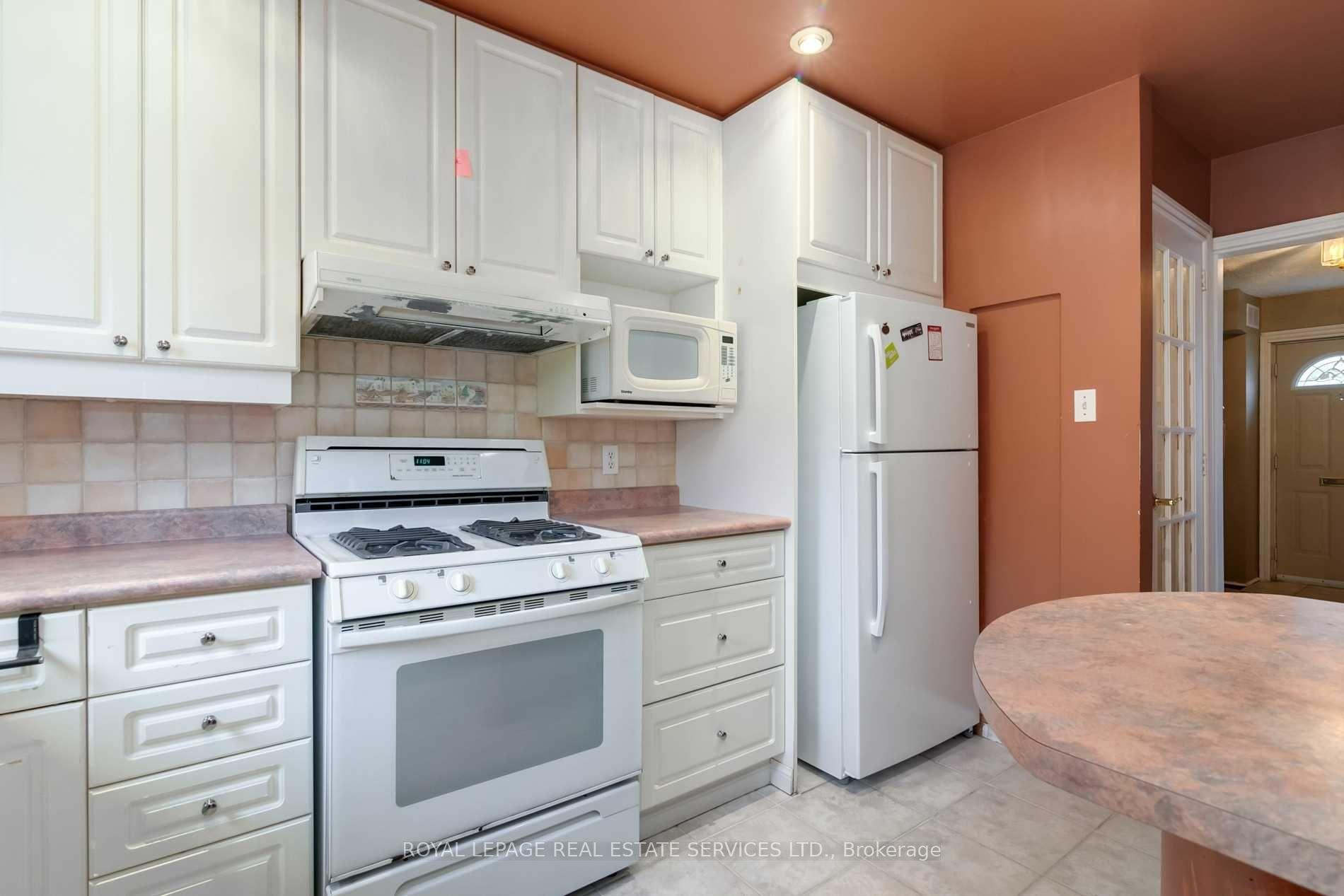 Photo 15 of 291 Sammon Avenue, Toronto, Danforth Village-East York — HOMEH