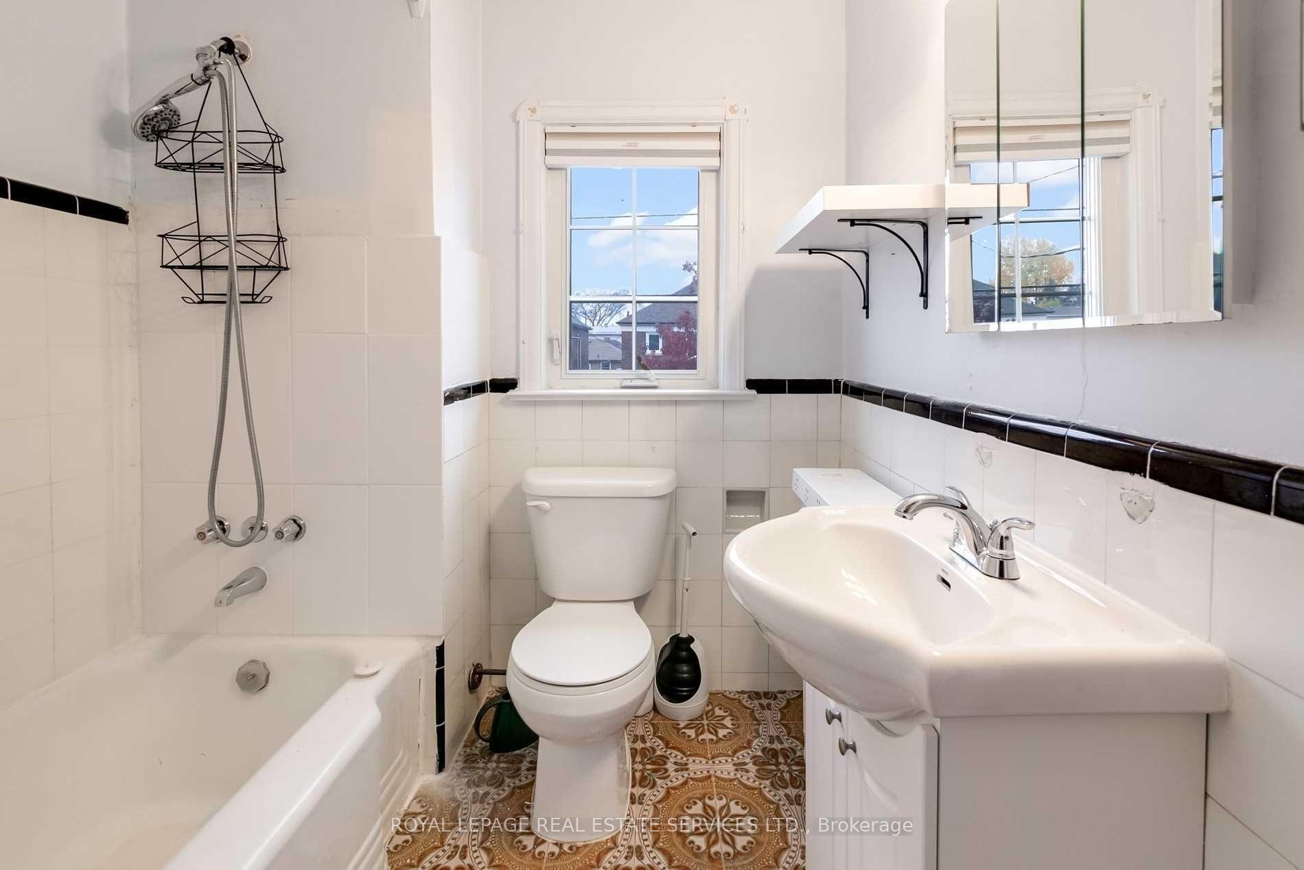 Photo 25 of 291 Sammon Avenue, Toronto, Danforth Village-East York — HOMEH