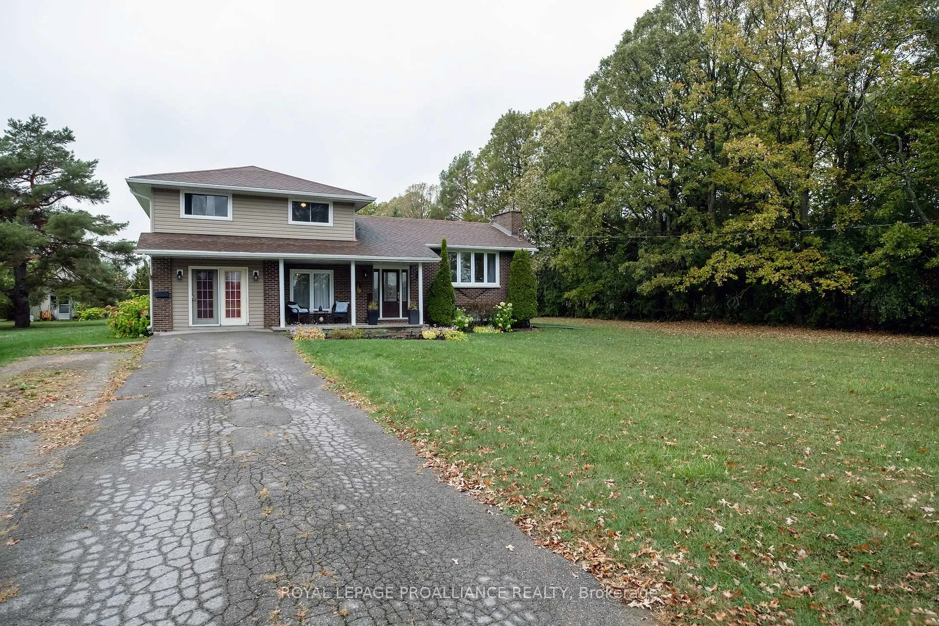 Photo 2 of 208 Ritz Road, Belleville, Thurlow Ward — HOMEH