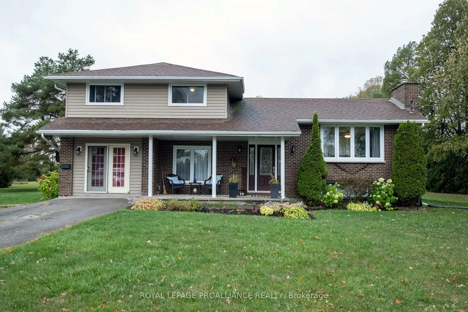 Photo 3 of 208 Ritz Road, Belleville, Thurlow Ward — HOMEH
