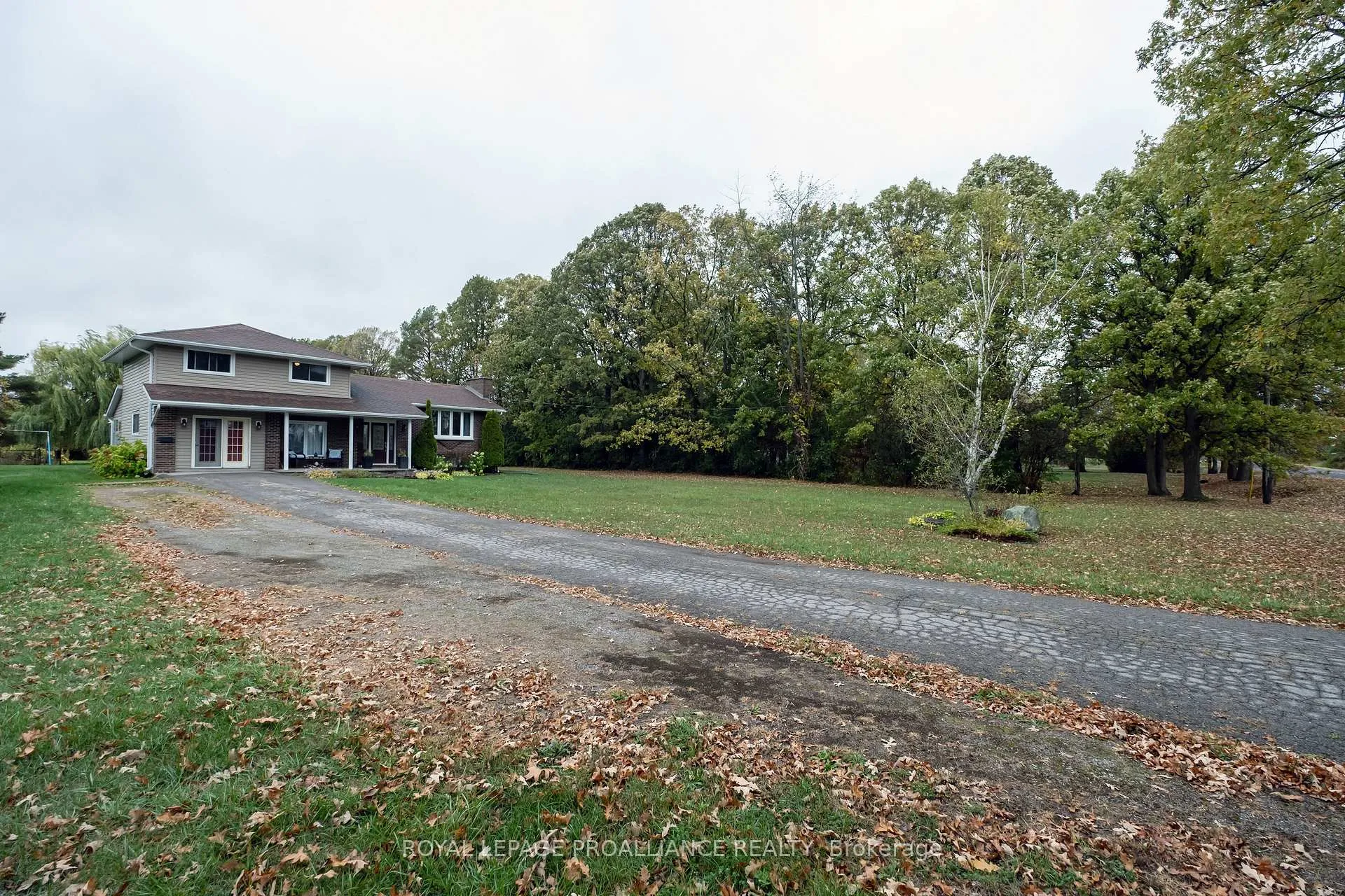 Photo 4 of 208 Ritz Road, Belleville, Thurlow Ward — HOMEH