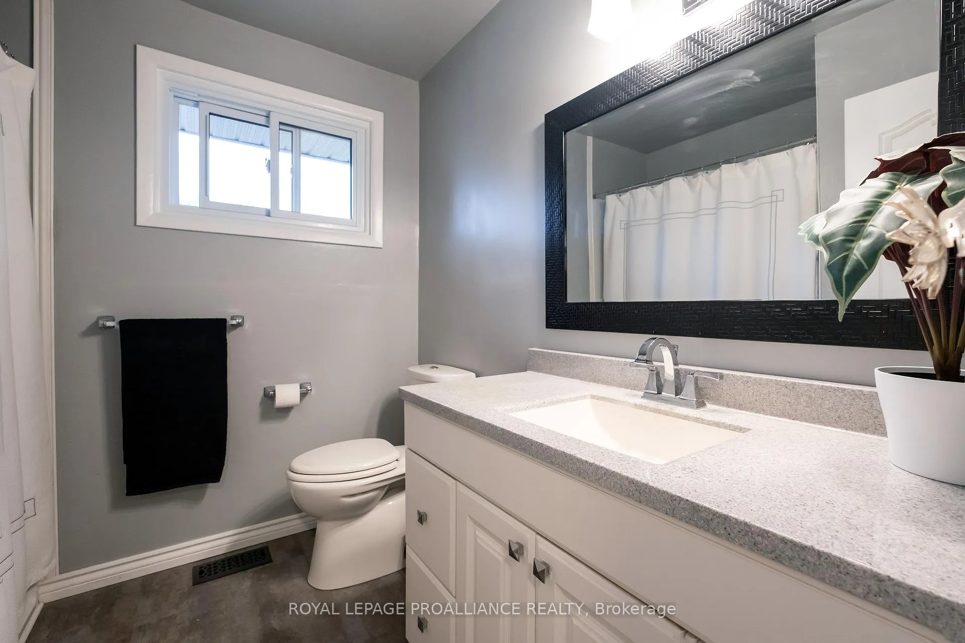 Photo 28 of 208 Ritz Road, Belleville, Thurlow Ward — HOMEH