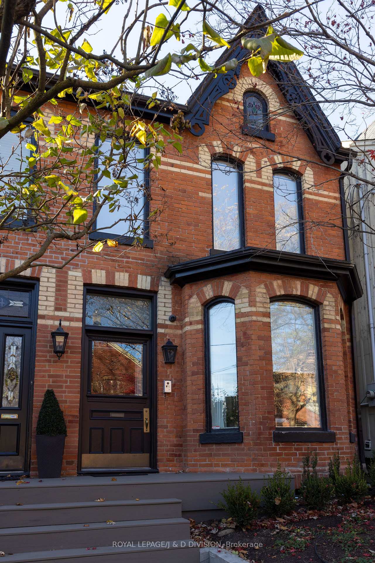 Front of 416 Sackville Street