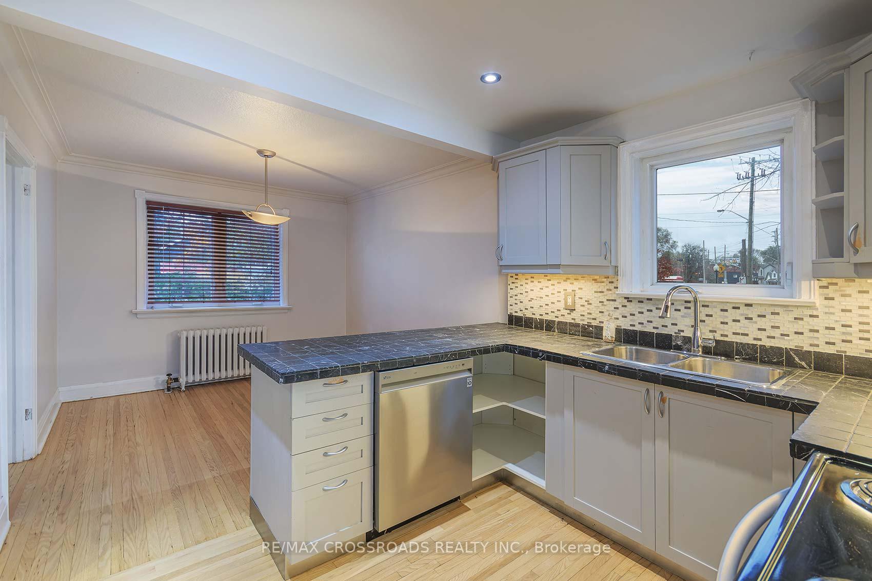 Photo 12 of 1173 Broadview Avenue, Toronto, Broadview North — HOMEH