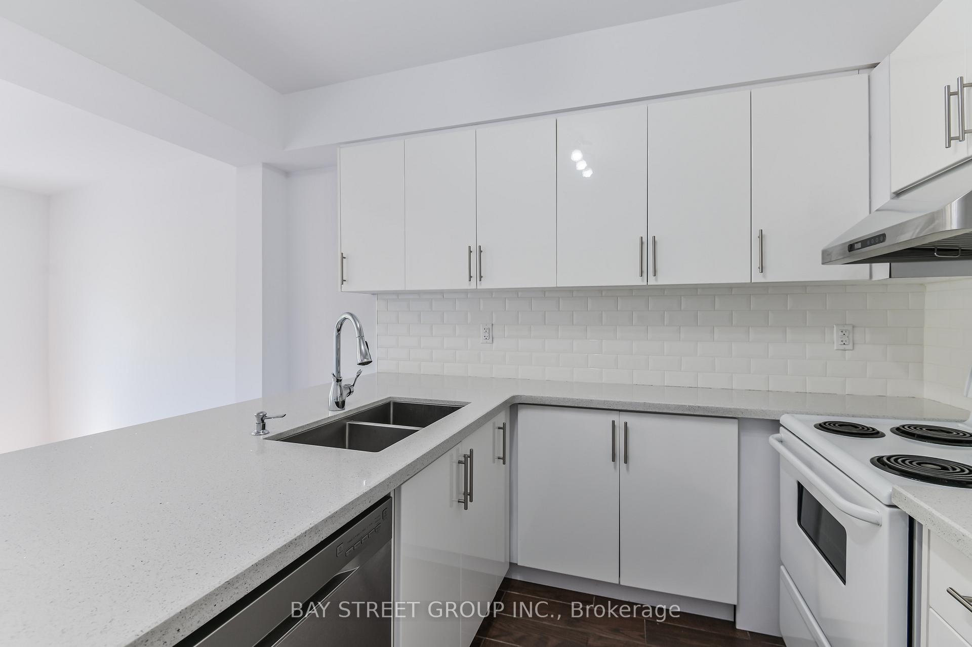 Photo 4 of 1915A Queen Street E, Toronto, The Beaches — HOMEH
