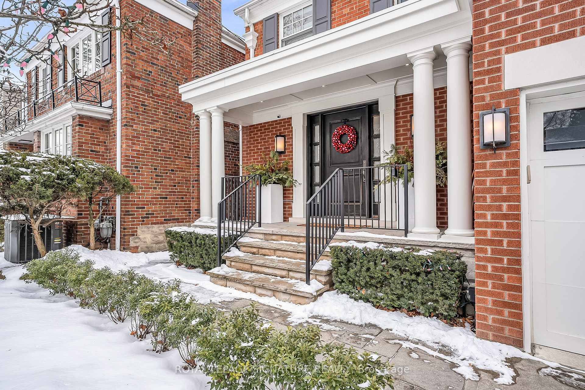 Photo 2 of 32 Southlea Avenue, Toronto, Leaside — HOMEH